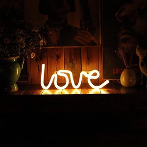 Enseigne lumineuse fluo Love