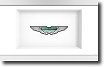 Aston Martin logo voiture de luxe au centre de l'image sur fond blanc. 